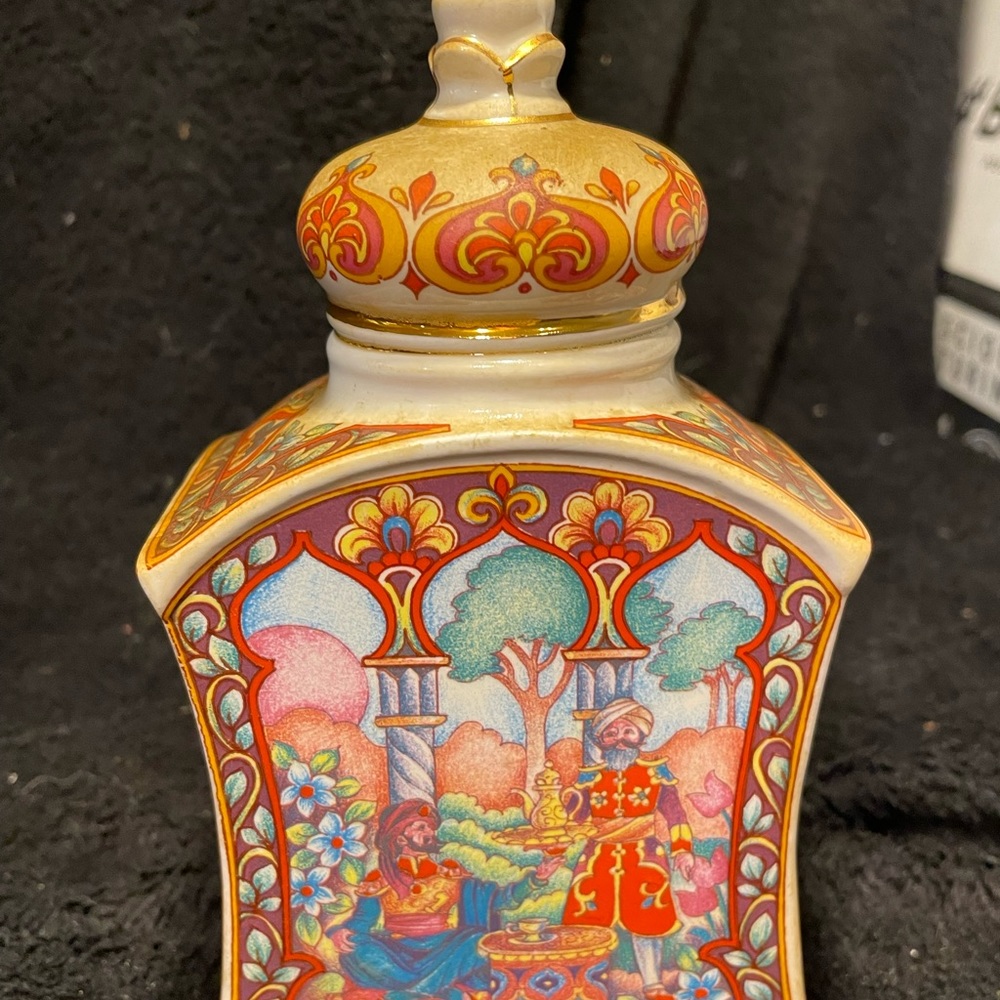 Sadler World of tea jar